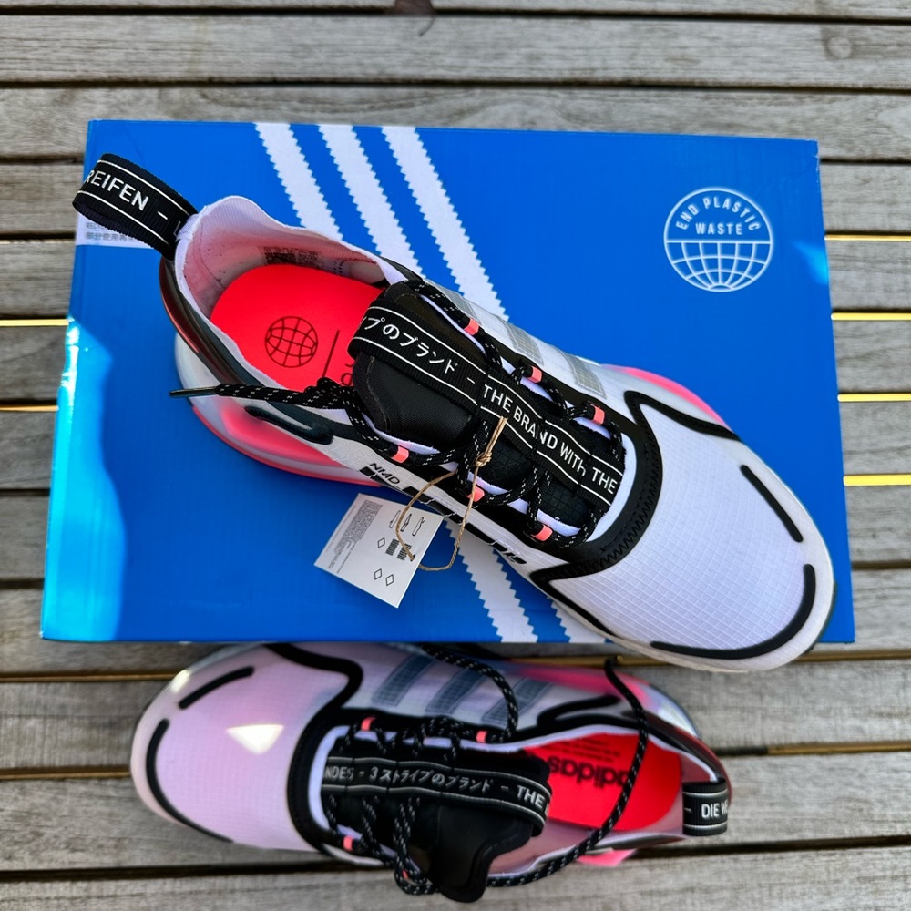 Adidas Men’s NMD V3 GW1860 in cloud white. NWT